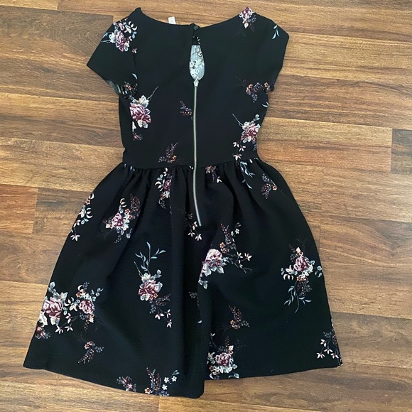 Floral Short Sleeve Dress - Picture 4 of 5